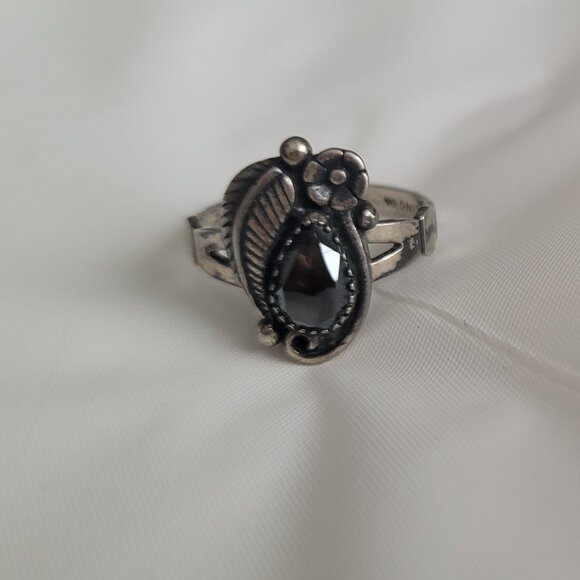 Vintage Jewelry - Sterling Silver Squash Blossom Ring Hematite Stone Vintage